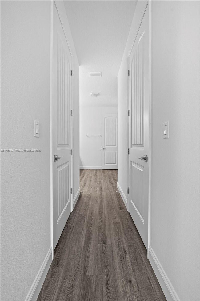 Building Photo - 11 Burgundy Pl