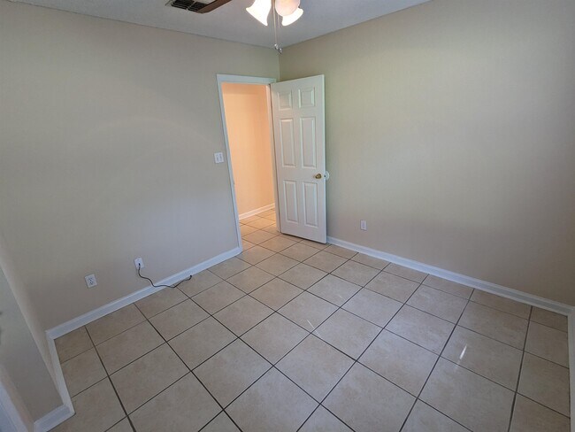 Building Photo - 3412 Daylily Ln