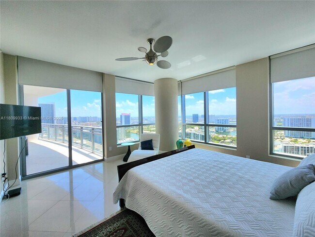 Building Photo - 3535 S Ocean Dr