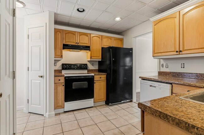 Building Photo - 72 Union St