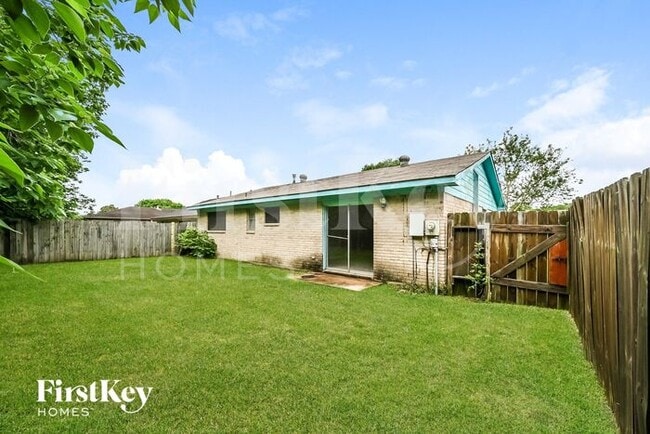 Building Photo - 12811 Claygate Dr