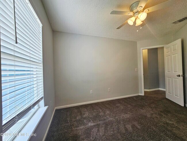 Building Photo - 13041 Staffordshire Dr S