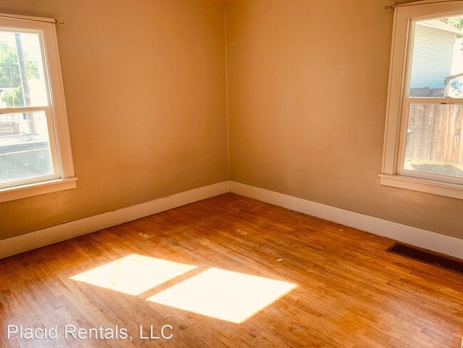 Building Photo - 3 br, 1.5 bath House - 10 17th St N
