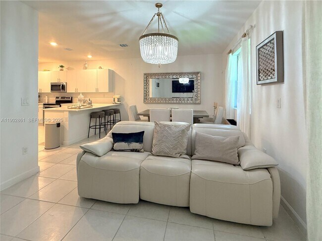 Building Photo - 1060 SE 26th Ter