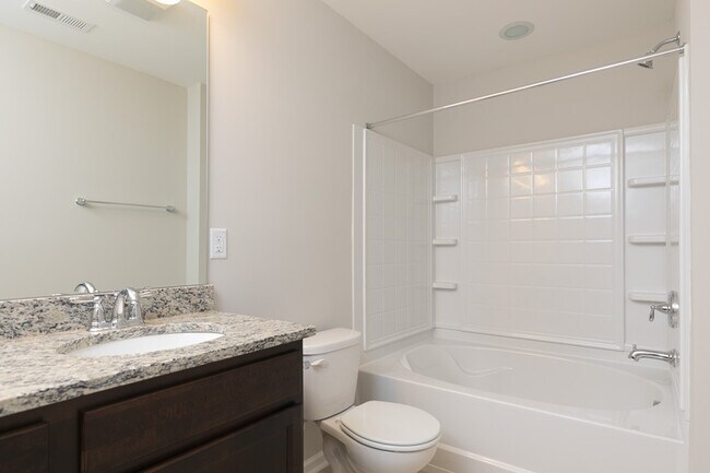 Building Photo - Gorgeous End-Unit Townhome with Spacious Layout!