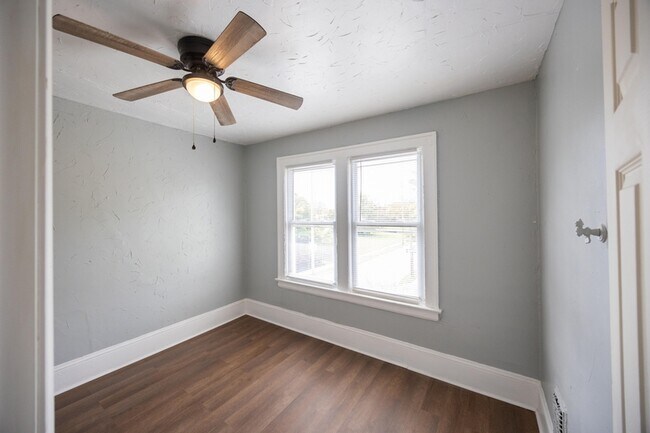 Building Photo - 2257 E 80th St