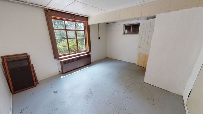 Building Photo - 2 Bedroom Home For Rent in Greensburg