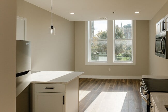 Building Photo - 503 Linden St