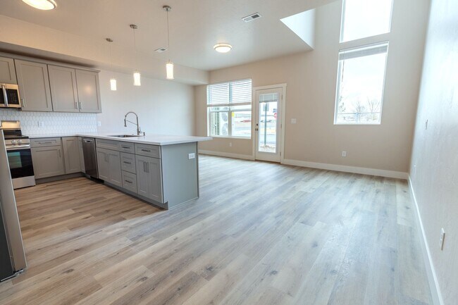 Building Photo - Beautiful 3 Bed/ 2 1/2 Bath Townhomes