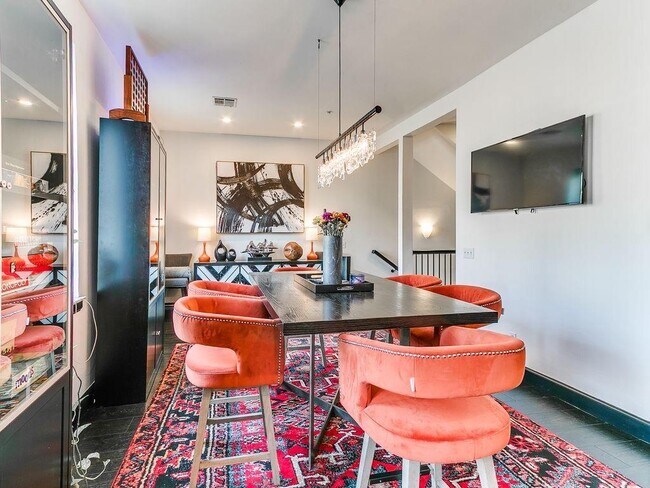 Building Photo - 115 NE 3rd St