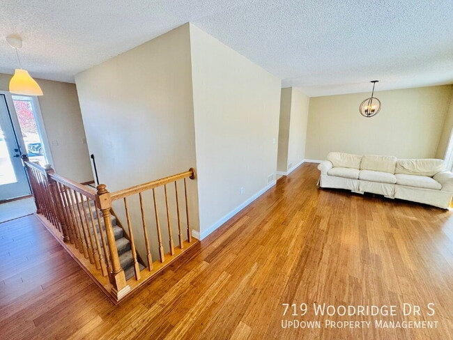 Building Photo - 719 Woodridge Dr S