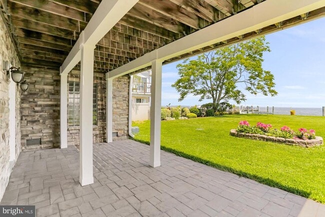 Building Photo - 2260 Lake Dr
