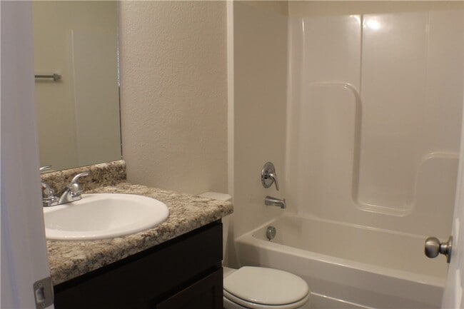 Building Photo - 1078 E Sparrow Cir