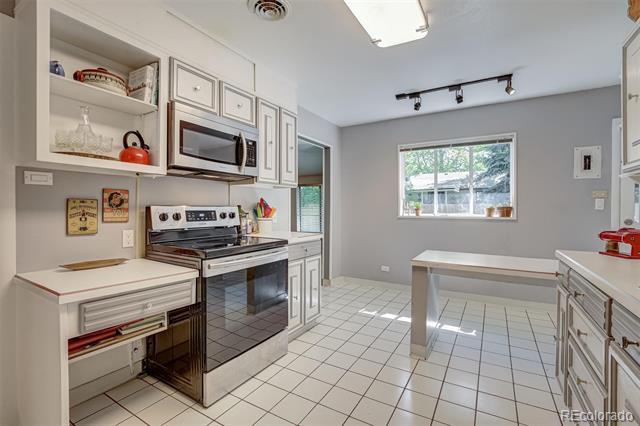 Building Photo - 3124 S Vine Ct