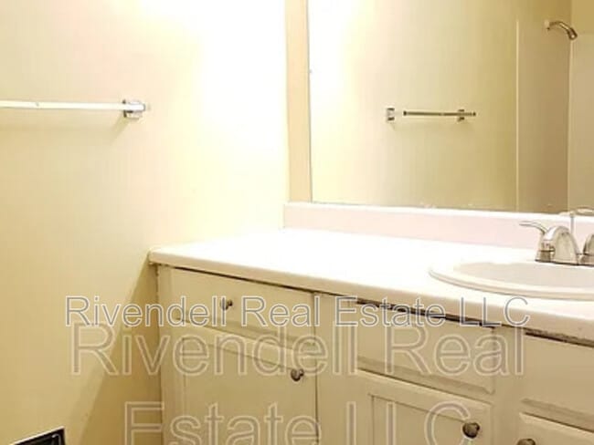 Building Photo - 50 Lima St