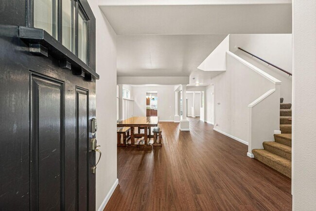 Building Photo - Fully Furnished 5-Bedroom Horizon Pointe H...