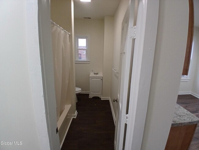 Building Photo - 91 Park Ave