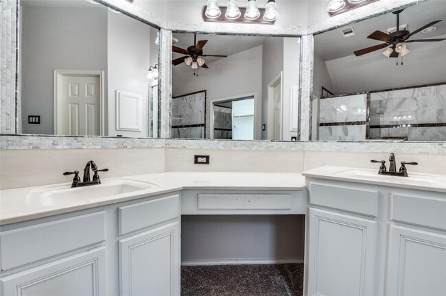 Building Photo - Large 4 Bedroom Home in High Pointe!
