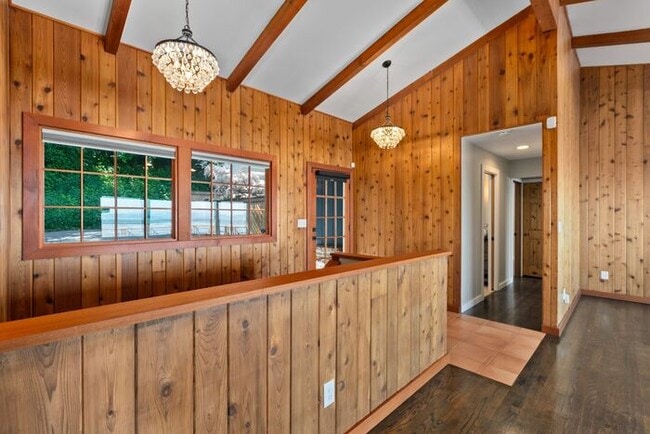 Building Photo - Air Conditioned Pacific Northwest Classic ...