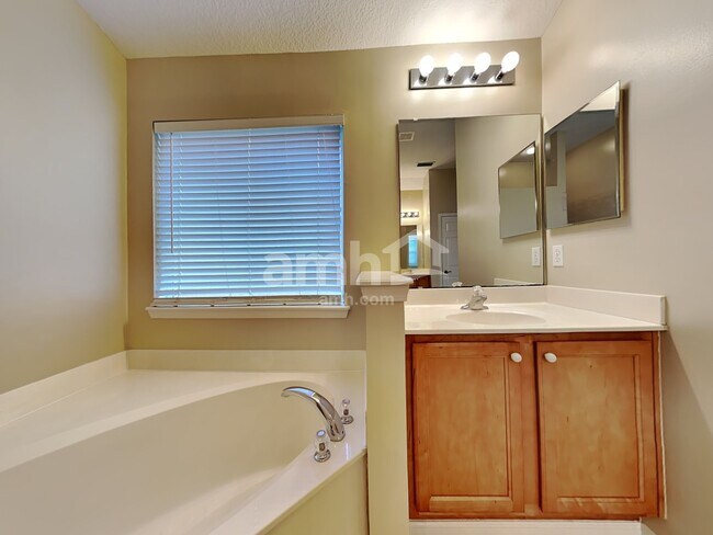Building Photo - 3337 Horseshoe Trail Dr