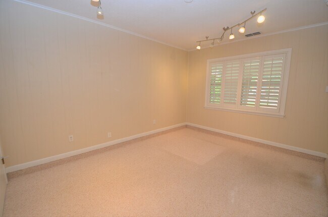 Building Photo - 4009 Nenana Dr