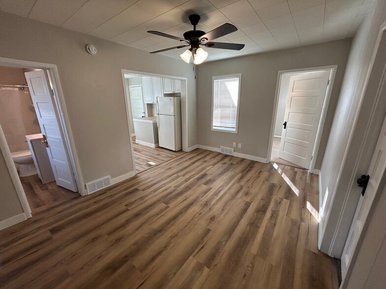 Building Photo - 611 S Hawthorne Ave