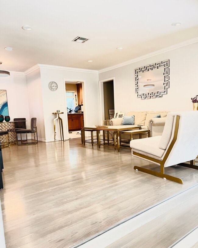 Building Photo - 7236 Oakdale Ave