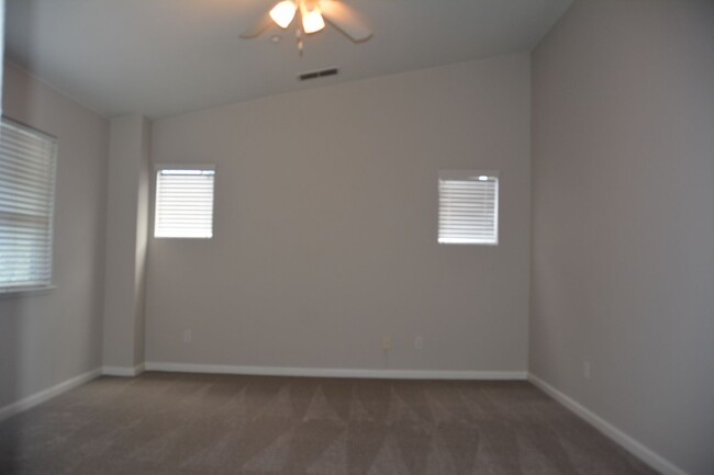 Building Photo - Sharp, clean and affordable Brentwood 3/2....