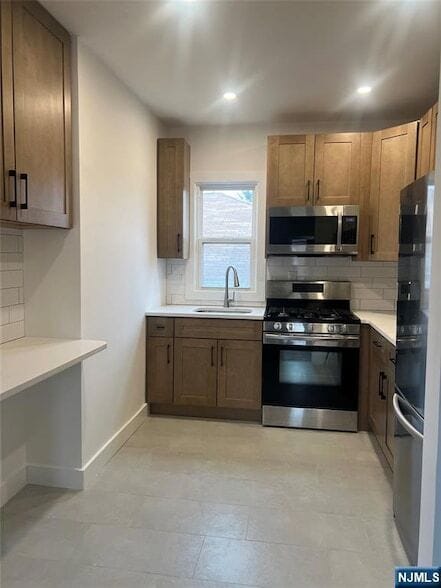 Building Photo - 66 Tuttle St