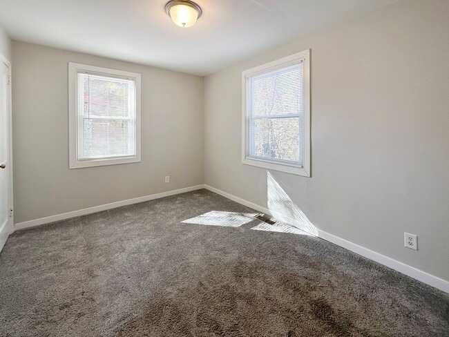 Building Photo - **HOLIDAY MOVE IN SPECIAL: $200 OFF 1st MO...