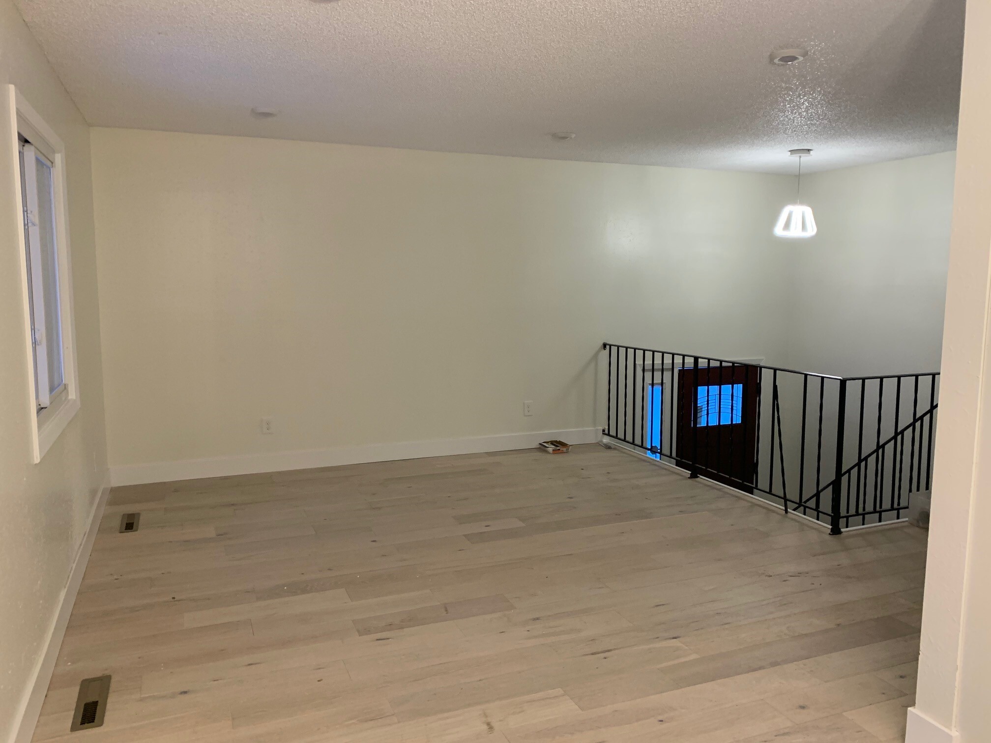 great living room space - 6224 Magnolia Ln N