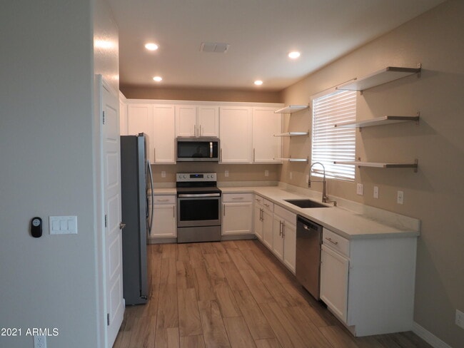 Building Photo - 40537 W Helen Ct