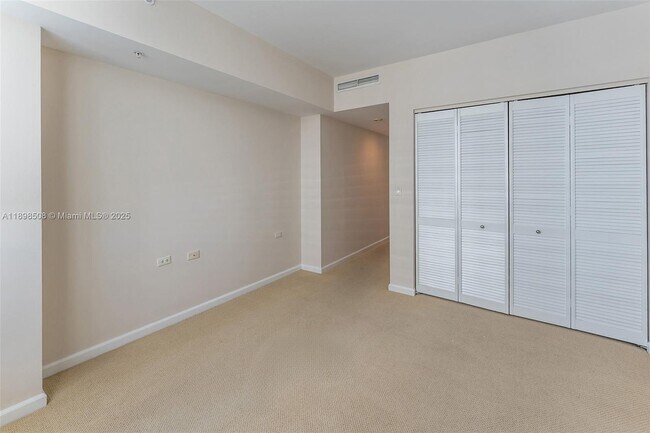 Building Photo - 801 Brickell Key Blvd