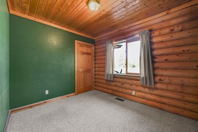 Building Photo - 3 bed 2 Bath Log Home on 2 Acres in Florissant