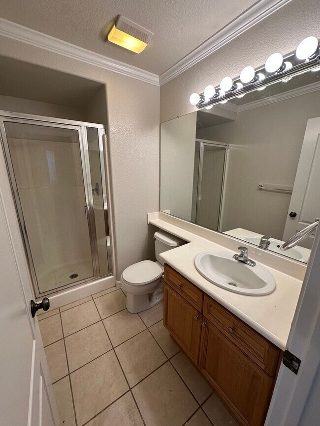 Building Photo - Beautiful 4 Bedroom, 3 Bath Brentwood Home