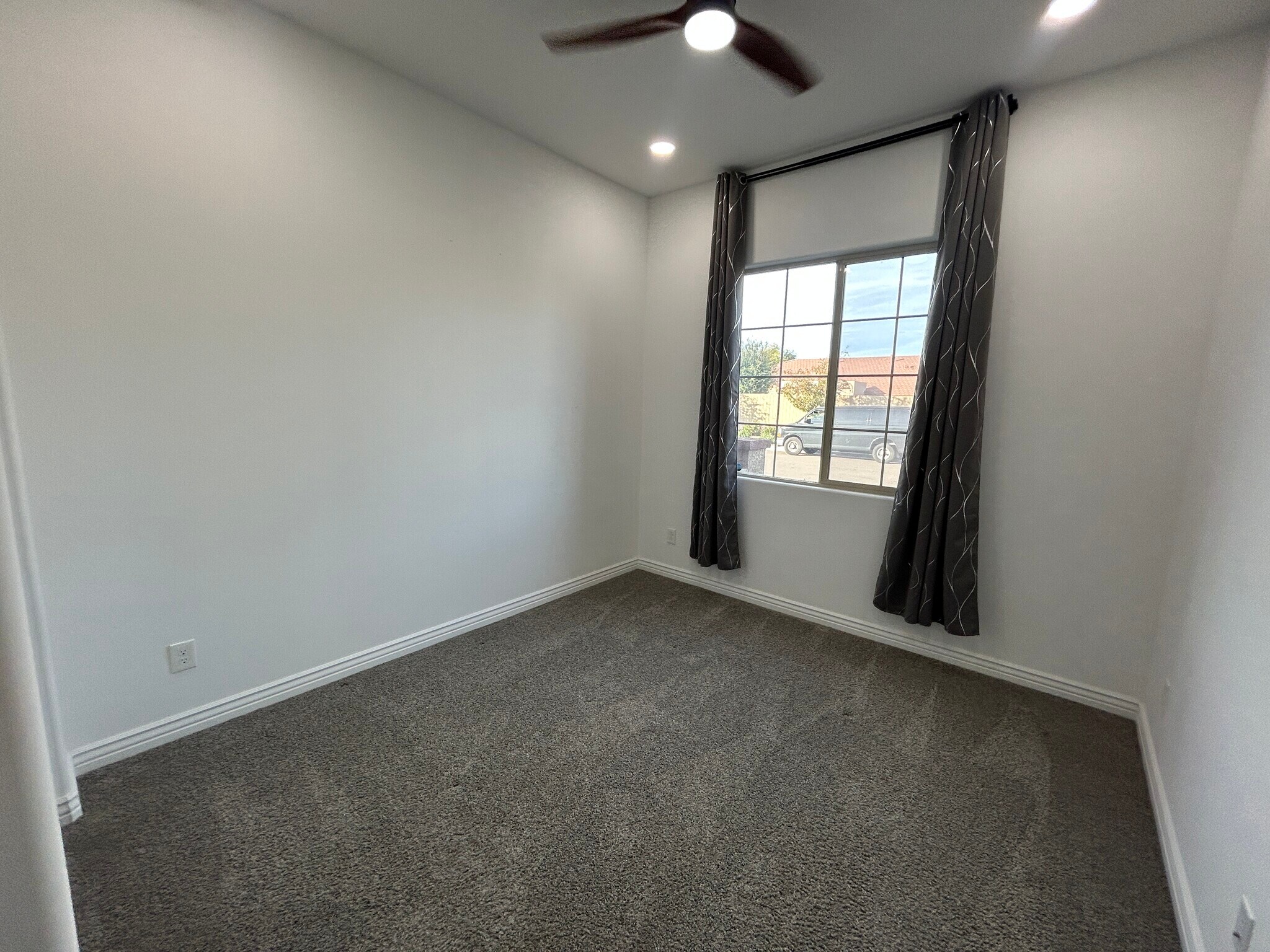 Building Photo - 8731 W Wagon Wheel Dr