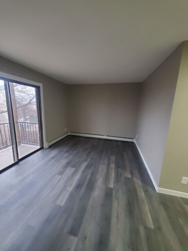 Interior Photo - 1710 Elder St. (10 Unit)