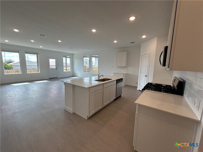 Building Photo - 728 Horsetail Ln