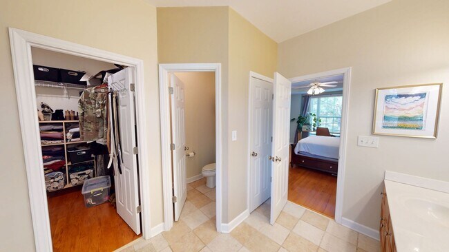 Building Photo - 5 Bedrooms with Golf Course Views in Carol...
