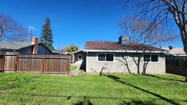 Building Photo - 6013 Brett Dr