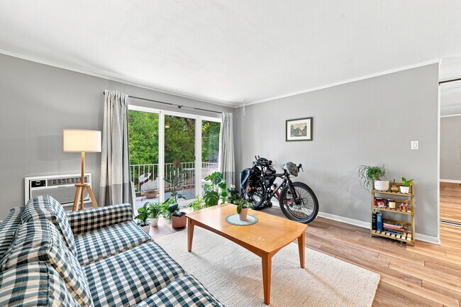 Building Photo - 5115 Blodgett Ave