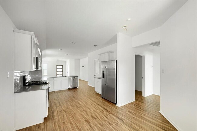Building Photo - 120 Milliner Lp