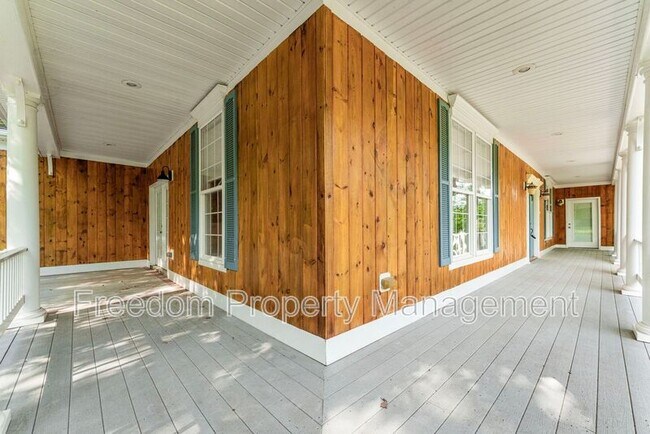 Building Photo - 8513 Thomas Dr