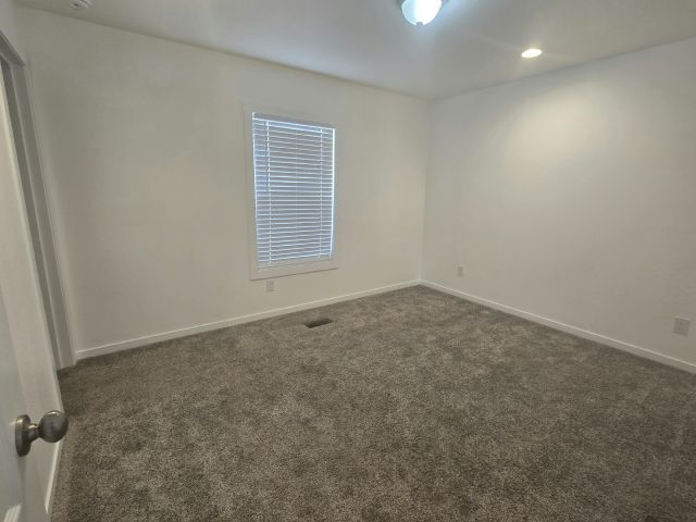 Building Photo - 4650 E Carey Ave