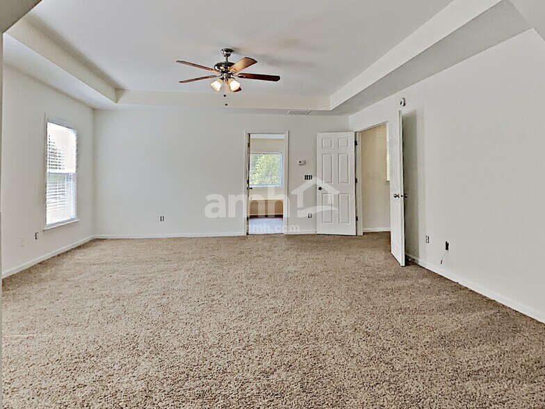 Building Photo - 228 Oakland Way