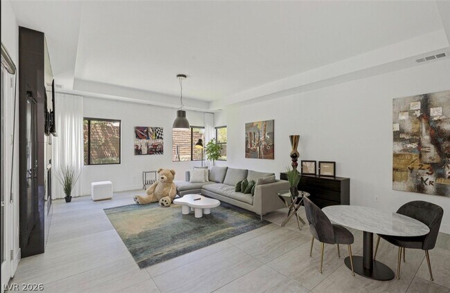 Building Photo - 47 Pristine Glen St