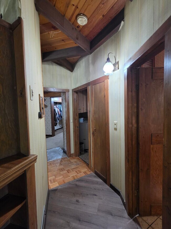 Building Photo - 7068 Sandy Creek Rd