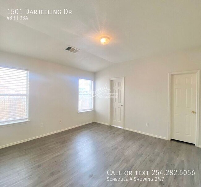 Building Photo - 1501 Darjeeling Dr