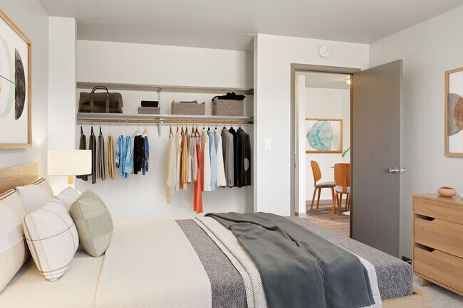 Building Photo - Ample Closet Space