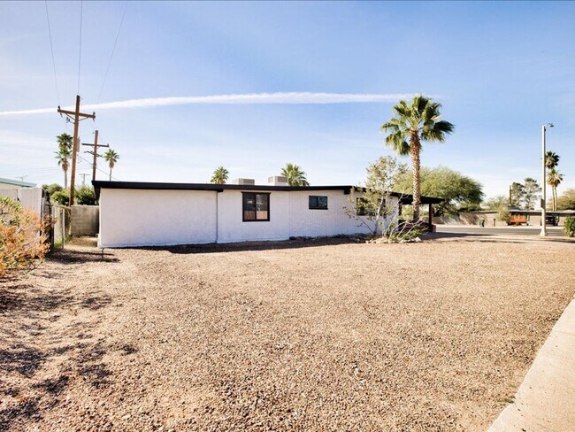 Building Photo - Spacious 4-Bedroom, 2-Bath Home with Extended Driveway & Large Backyard
